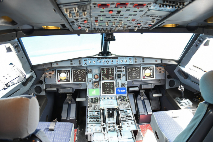 Tham gia triển lãm, du khách được trực tiếp vào khoang buồng lái trên máy bay A320 - nơi hành khách không được phép tiếp cận trong thực tế. A320 được coi là minh chứng sống động cho một thời kỳ “cất cánh”, khi bầu trời Việt Nam ngày càng rộng mở, kết nối hàng triệu hành khách trong nước và quốc tế.