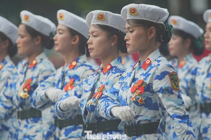 Nhan sắc gây sốt của nữ chiến sĩ A80