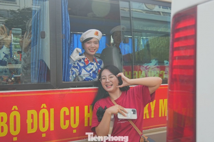 Nhan sắc gây sốt của nữ chiến sĩ A80 - 6