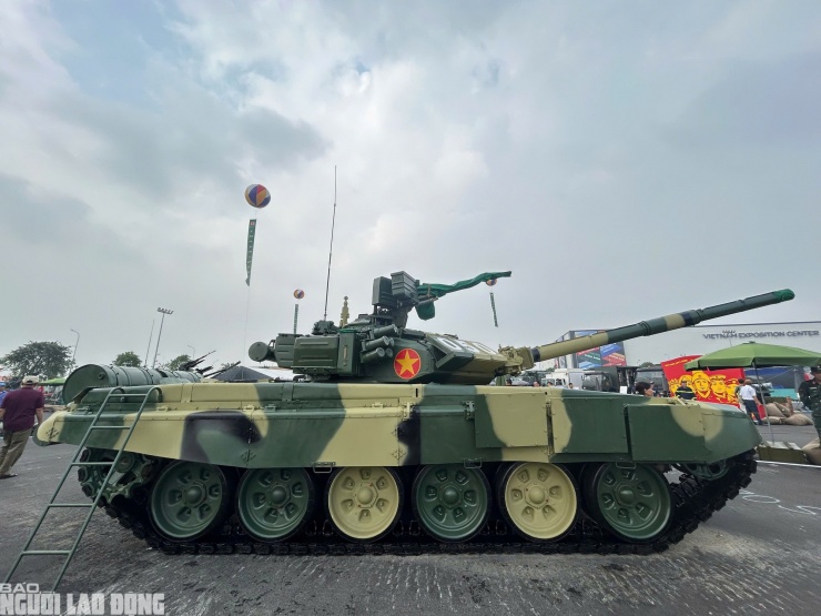 Xe tăng T-90S có kíp lái gồm 3 người
