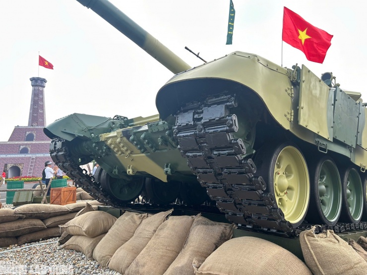 T-90 và các biến thể như T-90S, T-90SK được coi là dòng xe tăng có khả năng tấn công và bảo vệ hàng đầu thế giới.
