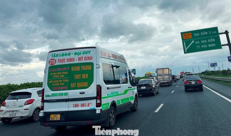 Với đoạn cao tốc Pháp Vân - Cầu Giẽ, trong chiều tối qua và sáng nay ùn tắc xảy ra tại đoạn qua nút giao Vạn Điểm.