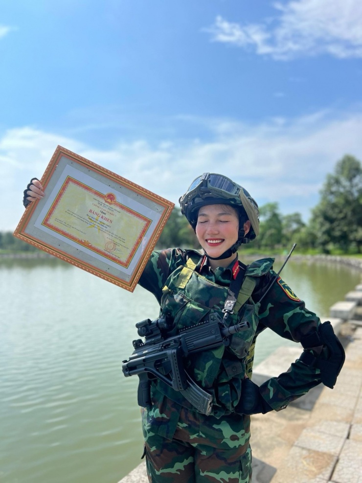 Chiến sĩ A80 được 'săn lùng' sau video cầu tạnh mưa - 1