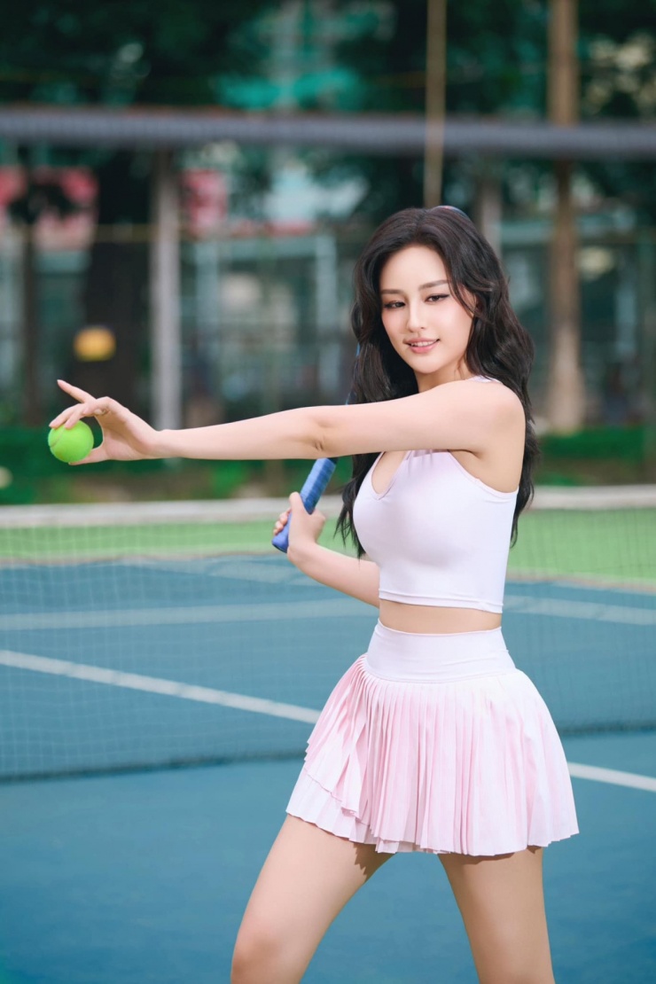 Thời trang chơi tennis của Mai Phương Thúy - 6