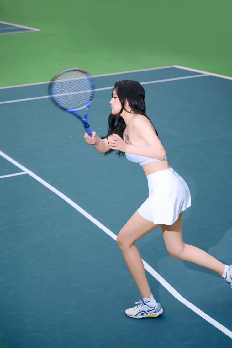 Thời trang chơi tennis của Mai Phương Thúy - 8