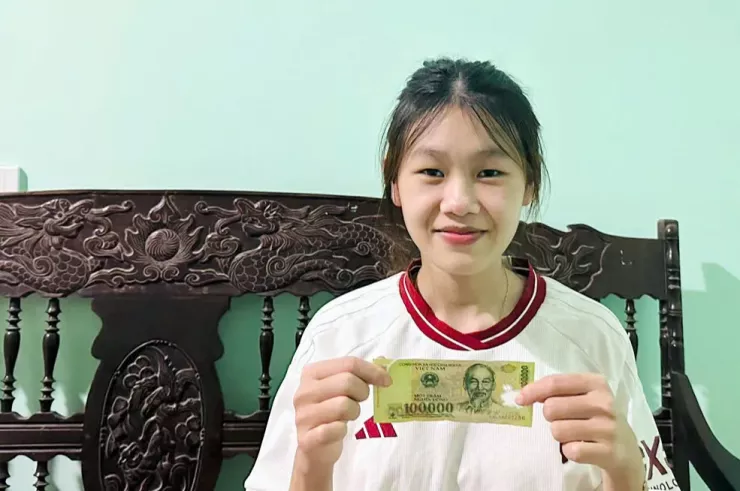 Người dân TP.HCM, Nghệ An hồ hởi đến nhận quà ngày Quốc khánh trong đêm - 6