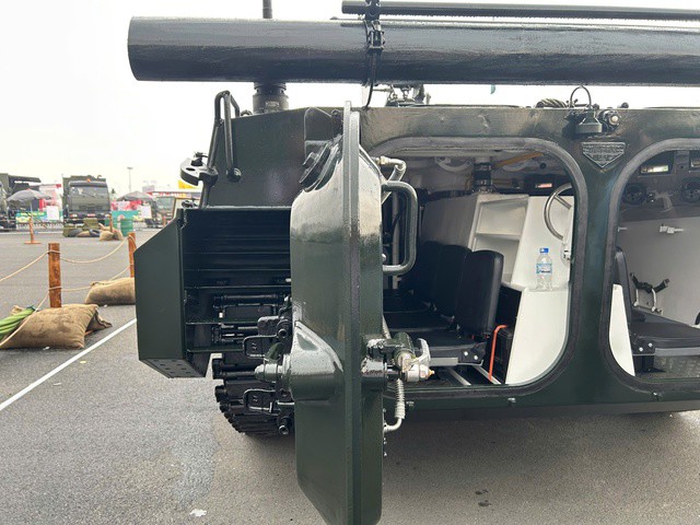 Cánh cửa phía sau được thiết kế là nơi dự trữ nhiên liệu