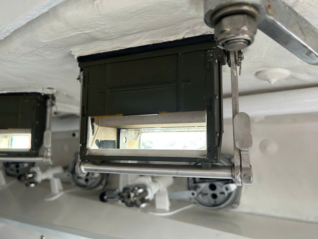 Các vị trí ngắm bắn bên trong xe