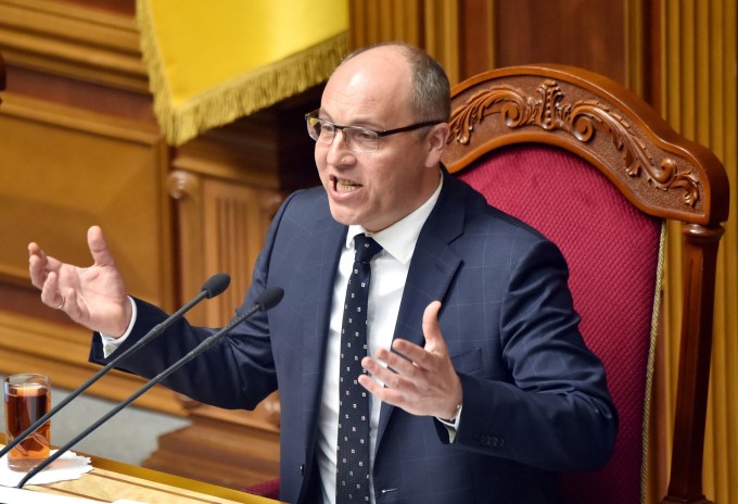 Ông Andriy Parubiy phát biểu tại quốc hội Ukraine tháng 5/2019. Ảnh: AFP