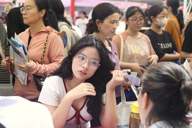 Bộ GD&ĐT vừa gia hạn thời gian mở hệ thống hỗ trợ tuyển sinh chung đến 17h ngày 2/9 để thí sinh vào xác nhận nhập học.