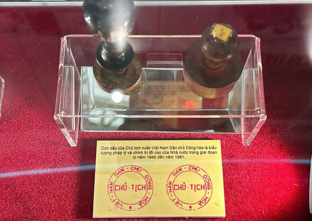 Con dấu của Chủ tịch nước Việt Nam Dân chủ Cộng hòa trong giai đoạn 1945 - 1981