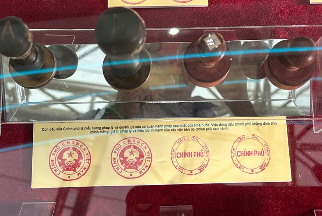 Con dấu của Chính phủ là biểu tượng pháp lý và quyền lực của cơ quan hành pháp cao nhất của Nhà nước