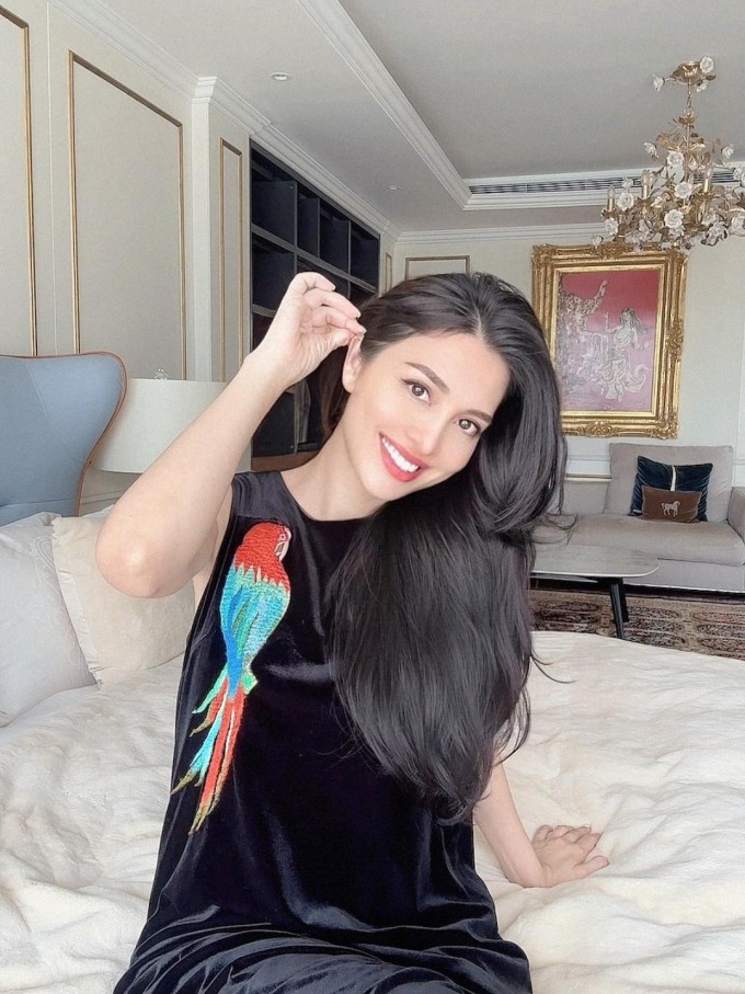 Nhờ chăm sóc kỳ công, kiên trì, hiện Huỳnh Thanh Tuyền có mái tóc đen óng ả, suôn mượt.