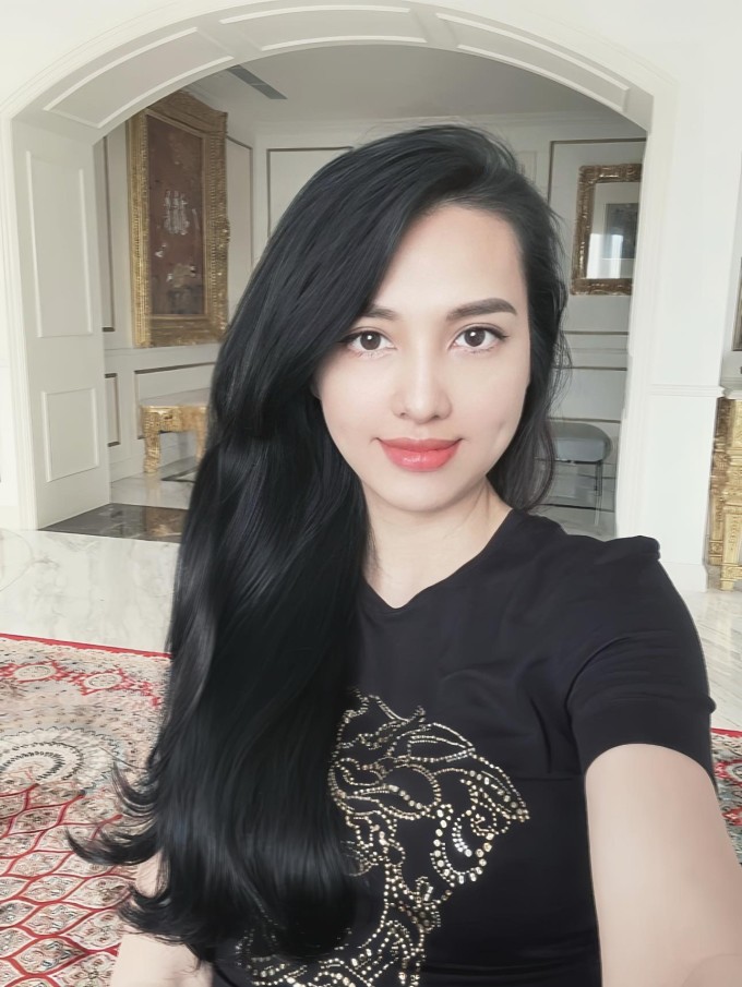 Cựu siêu mẫu Huỳnh Thanh Tuyền nhấn mạnh tầm quan trọng của bước làm sạch tóc, hạn chế để nang tóc tích tụ bụi bẩn, mồ hôi.