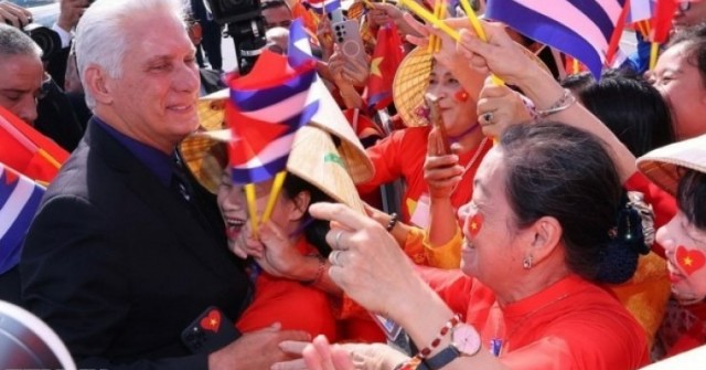 Chủ tịch Cuba bắt đầu thăm cấp nhà nước đến Việ...