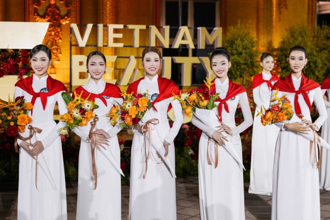 Top 5 người đẹp trình diễn thời trang xuất sắc tại đêm thi.