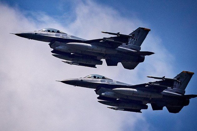 Ukraine điều tiêm kích F-16 chặn các cuộc tấn công của Nga - 1