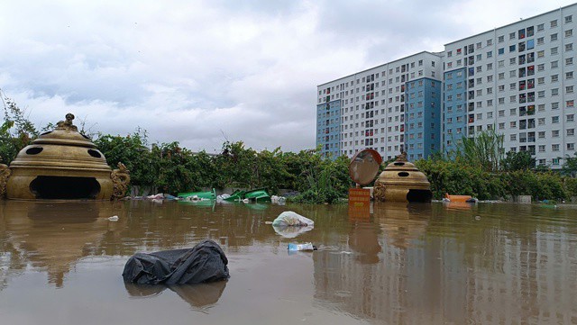 Lũ trên nhiều sông lên cao, nhiều khu vực ở Hà Nội có nguy cơ ngập úng.