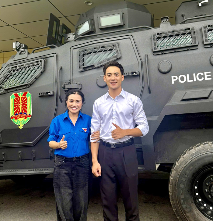 Phương Oanh mặc áo dài đỏ thả tim, Hồng Diễm bật cười khi Tăng Duy Tân bị trêu - 6
