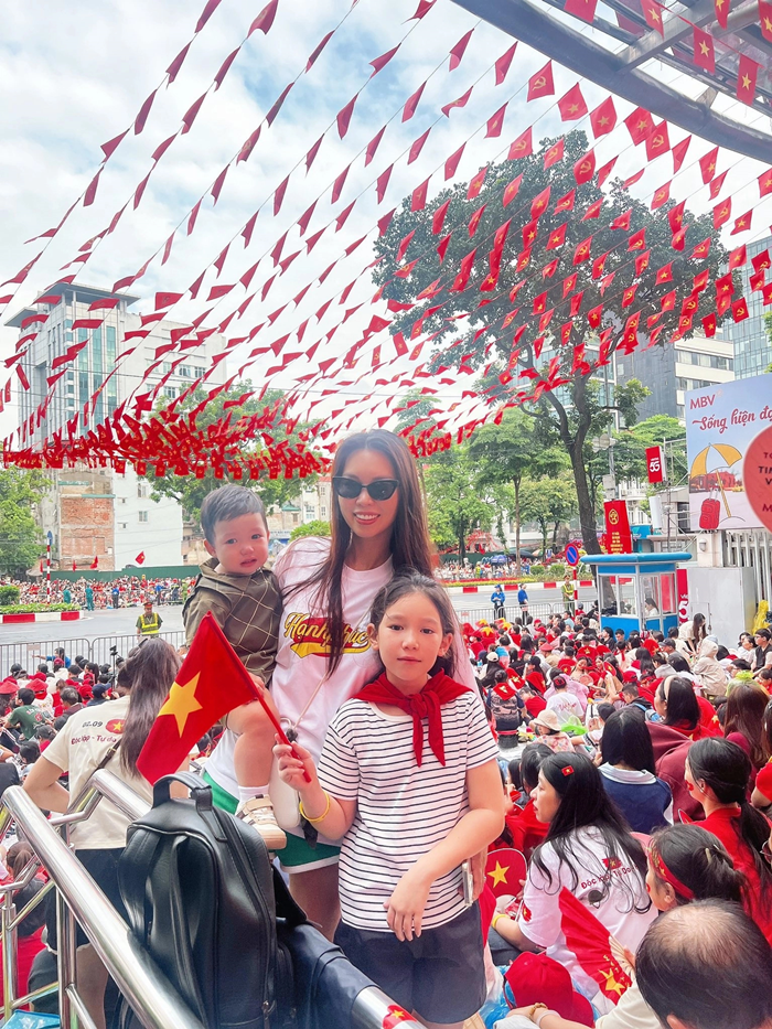 Phương Oanh mặc áo dài đỏ thả tim, Hồng Diễm bật cười khi Tăng Duy Tân bị trêu - 14