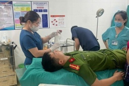 An ninh - Xã hội - Tạm giữ đối tượng dùng đòn gánh đánh gãy tay phó trưởng công an xã