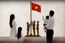 MC Hạnh Phúc chia sẻ bộ hình cảm động bên "bóng hình đất nước"