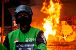 Thế giới - Biểu tình bạo lực lan rộng ở Indonesia, 3 người thiệt mạng, 950 người bị bắt