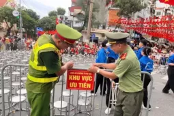 Tin tức trong ngày - Công an Hà Nội đề nghị người dân không dựng lều giữ chỗ xem diễu binh
