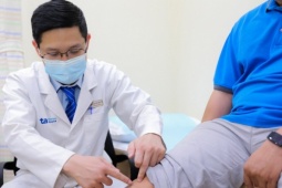 Sức khỏe đời sống - Cách giảm đau chân khi đi bộ nhiều dịp lễ