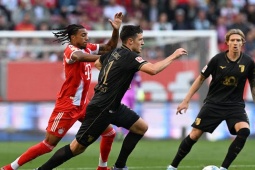 Video bóng đá Augsburg - Bayern Munich: Tưởng thắng dễ, vẫn phải nín thở phút cuối (Bundesliga)