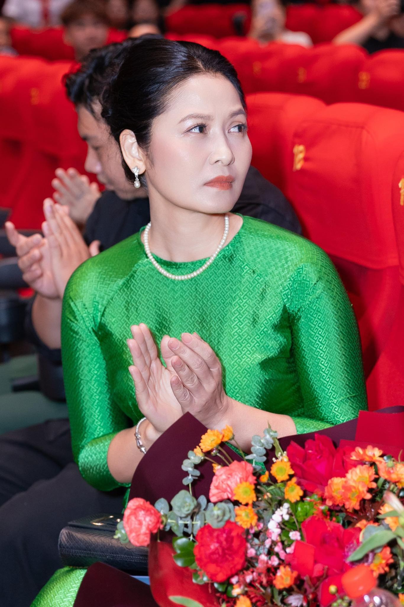 4 điểm trùng hợp thú vị của 2 người mẹ trong 'Mưa đỏ' - 3