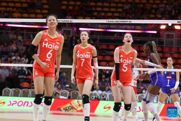 Trung Quốc rời giải với trận thua sốc 