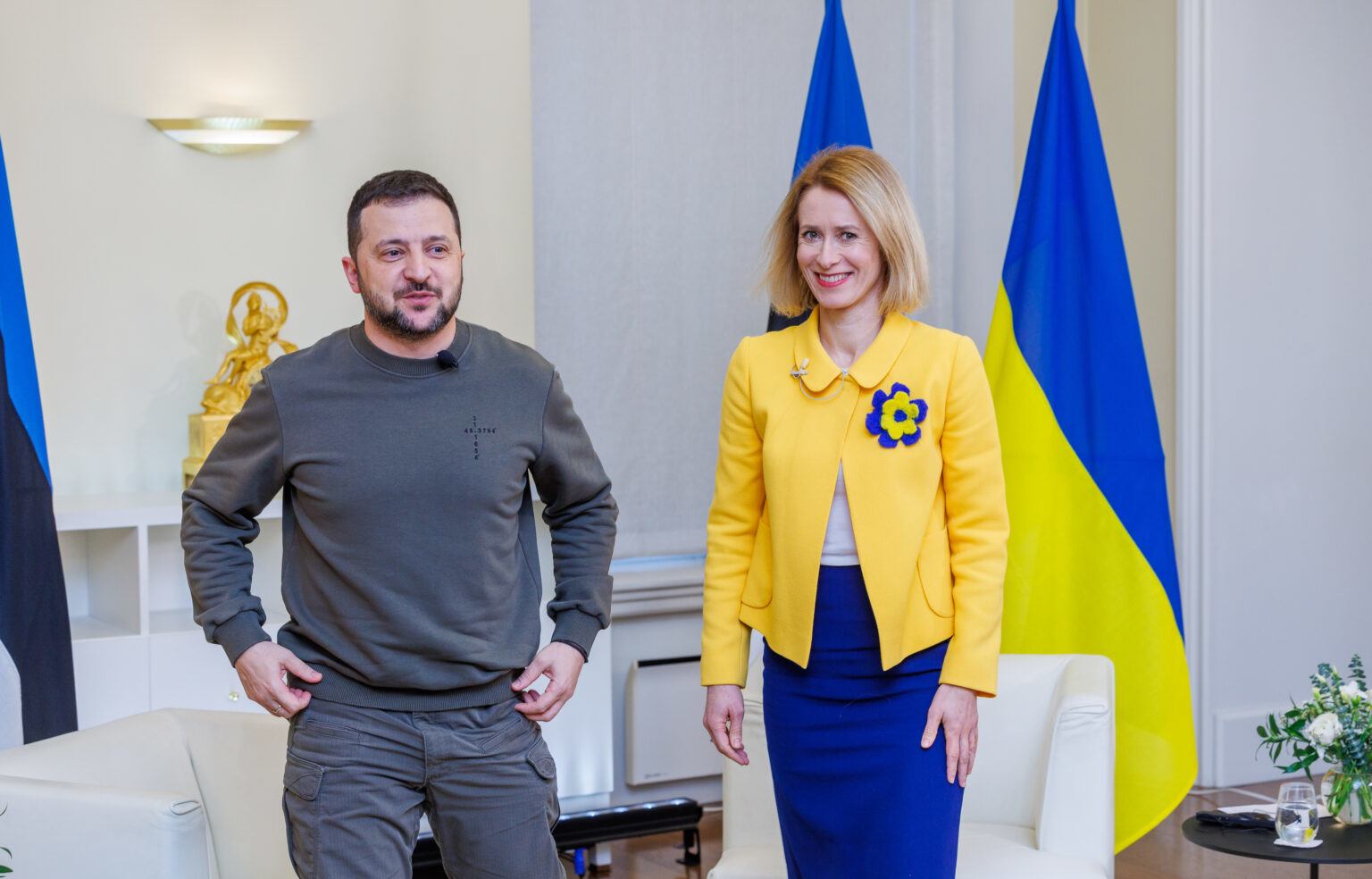 Bà Kaja Kallas trong một cuộc gặp với Tổng thống Ukraine Zelensky (ảnh: Raul Mee)