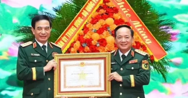 Trao Huân chương Quân công tặng Đại tướng Phan ...