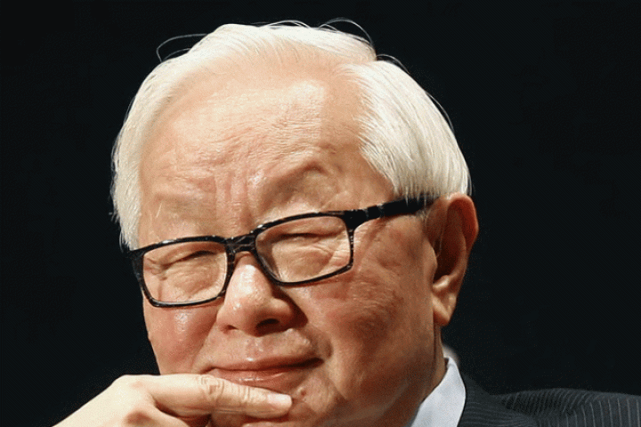 Tỷ phú 94 tuổi luôn ăn một loại quả vào bữa sáng