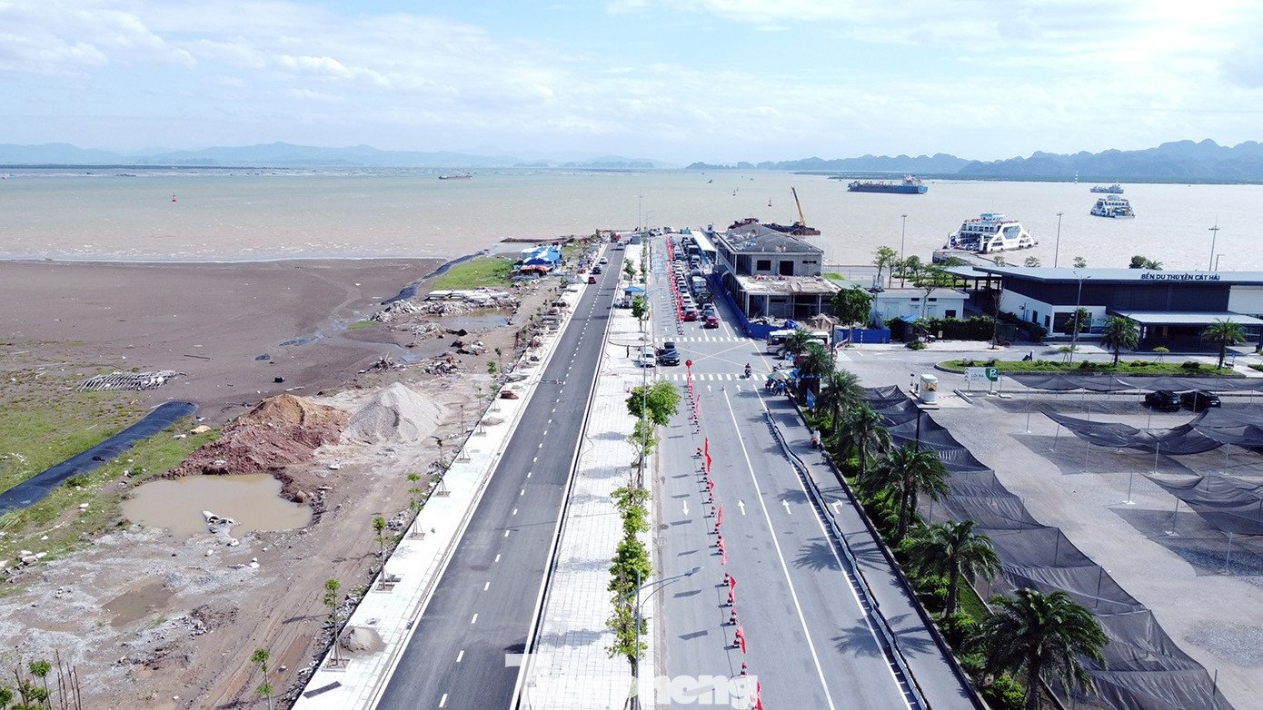 Cảnh lạ ở bến phà ra Cát Bà du lịch dịp 2/9 - 11