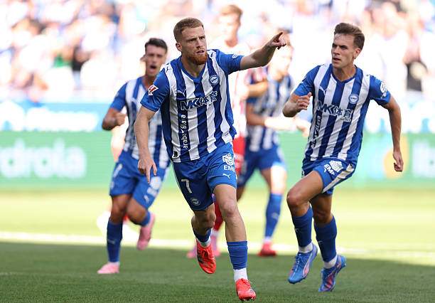 Alaves gỡ hòa nhanh chóng và sau đó dựa vào thủ môn Sivera lẫn cả may mắn để bảo toàn tỷ số