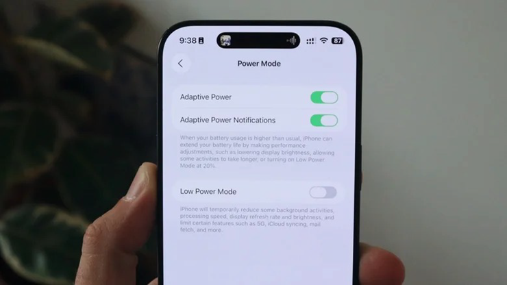 Chế độ Adaptive Power trên iOS 26.
