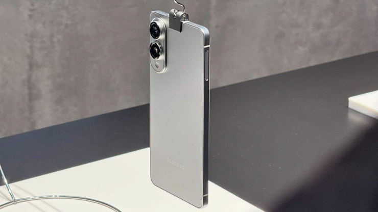 Bản kế nhiệm Galaxy S25 Edge sẽ có pin lớn hơn dù thân máy mỏng nhẹ.