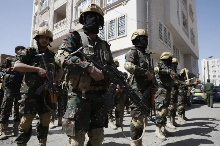 Lực lượng Houthis đã đột kích và bắt hàng chục nhân viên Liên Hợp Quốc tại thủ đô Sanaa (Yemen). Ảnh: Yahya Arhab/EPA Lực lượng Houthis đã đột kích và bắt hàng chục nhân viên Liên Hợp Quốc tại thủ đô Sanaa (Yemen). Ảnh: Yahya Arhab/EPA