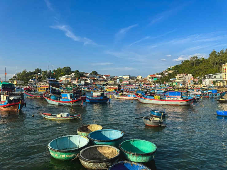 Làng Trí Nguyên cách trung tâm Nha Trang chỉ 15-20 phút đi tàu. Ảnh: Tuấn Tú