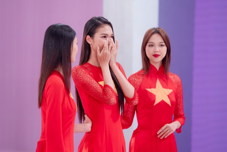 Mai Hoa (giữa) giành chiến thắng tập 5.