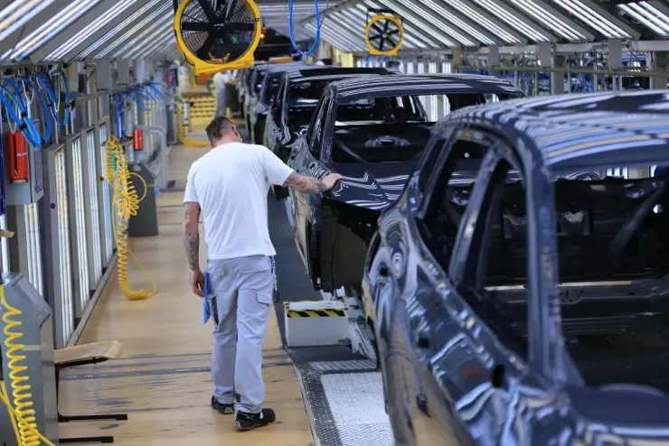 Một cửa hàng sơn ô tô ở Wolfsburg (Đức). Ảnh: Krisztian Bocsi/BLOOMBERG