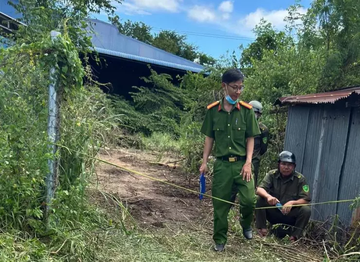 Cơ quan điều tra phong tỏa, khám nghiệm hiện trường.