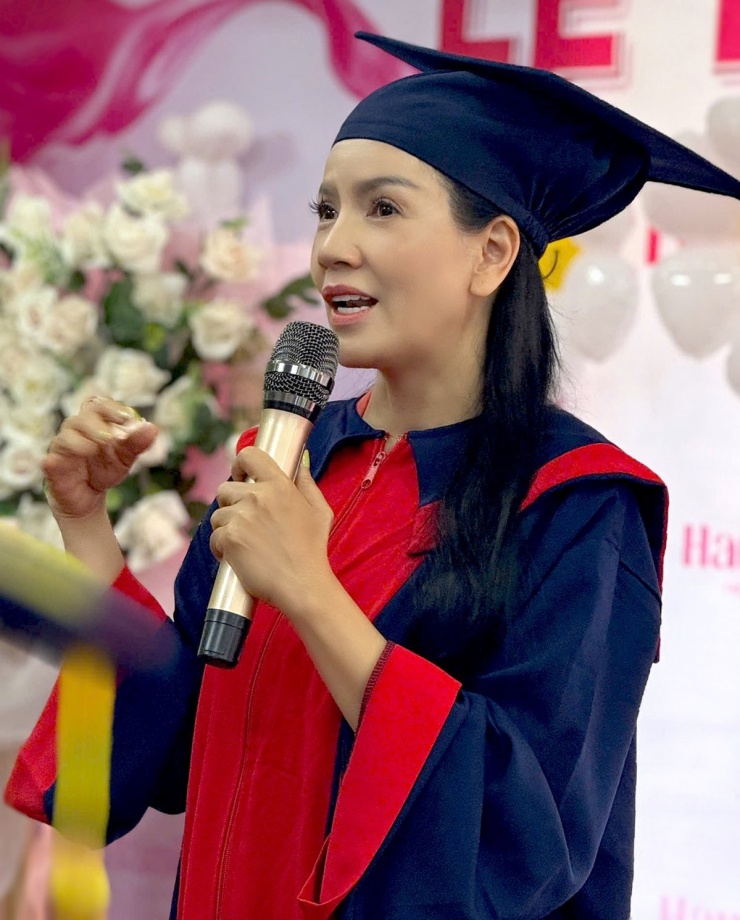 Cuộc sống của Ngọc Trinh &#39;Mùi ngò gai&#39; trước khi qua đời - 4