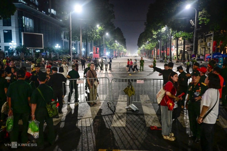 An ninh thắt chặt trước giờ diễu binh A80 - 1