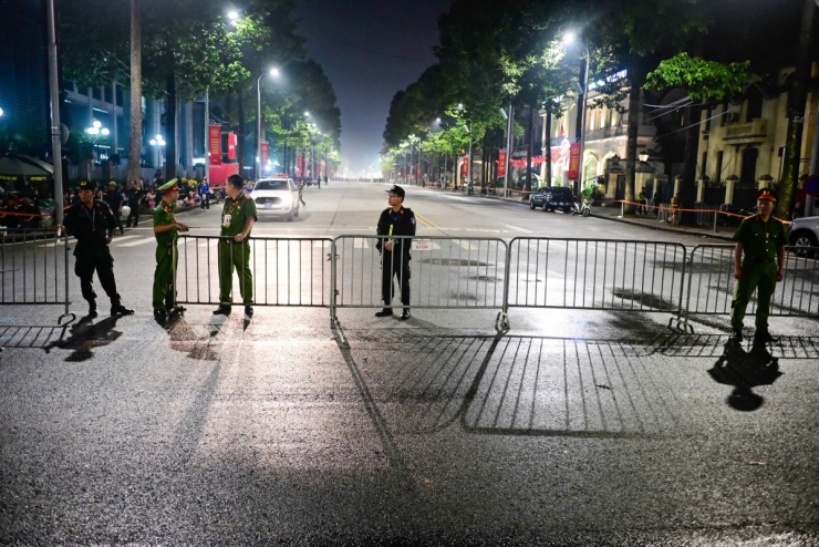 An ninh thắt chặt trước giờ diễu binh A80 - 2