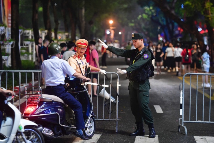 An ninh thắt chặt trước giờ diễu binh A80 - 5