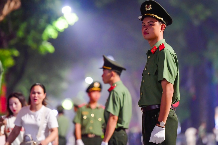 An ninh thắt chặt trước giờ diễu binh A80 - 4