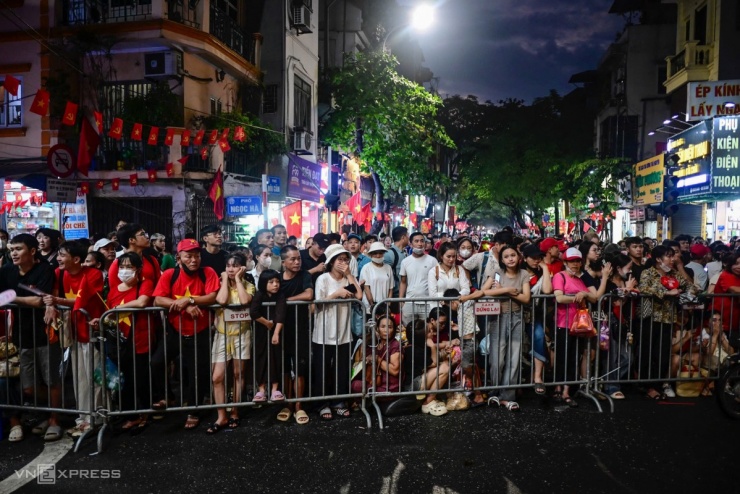 An ninh thắt chặt trước giờ diễu binh A80 - 6